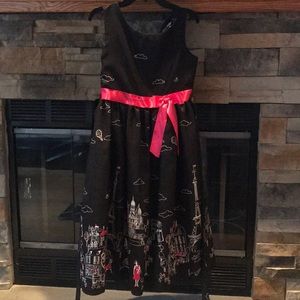 Beautiful Paris girls dress